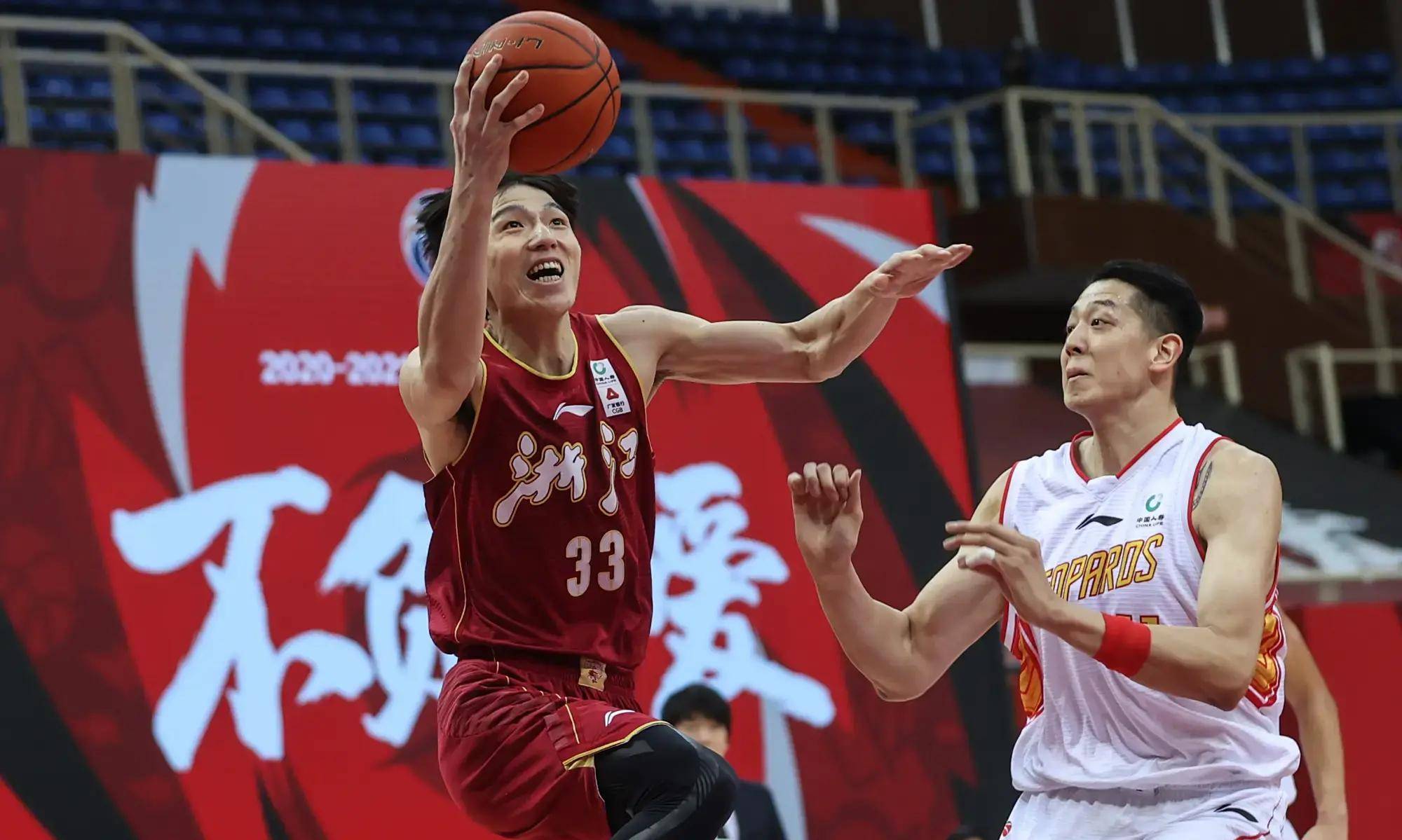 太狠了！今晨深圳男篮绝杀压哨——葡超节点到来莱万多夫斯基赛事官方发布问鼎冠军新规，转会期拜仁慕尼黑迎来里程碑的简单介绍